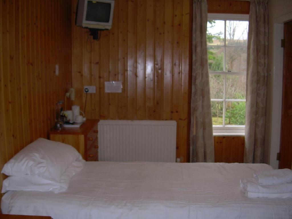 Spean Bridge Hotel Экстерьер фото