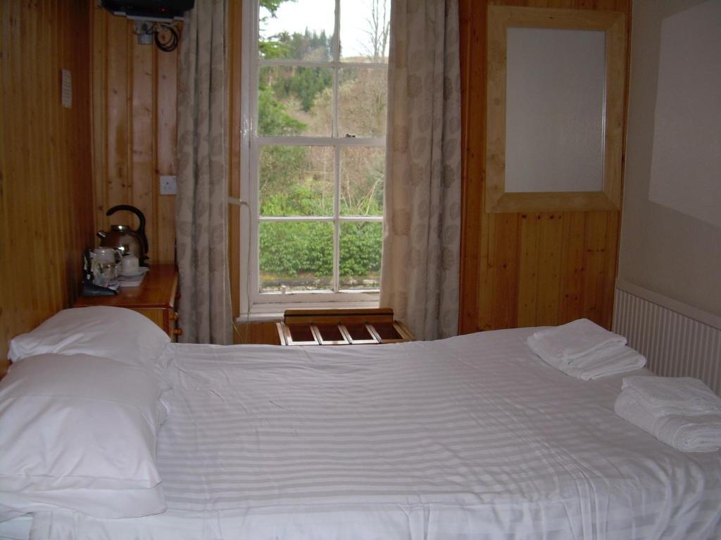 Spean Bridge Hotel Экстерьер фото