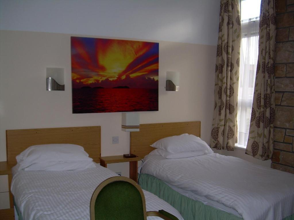 Spean Bridge Hotel Экстерьер фото